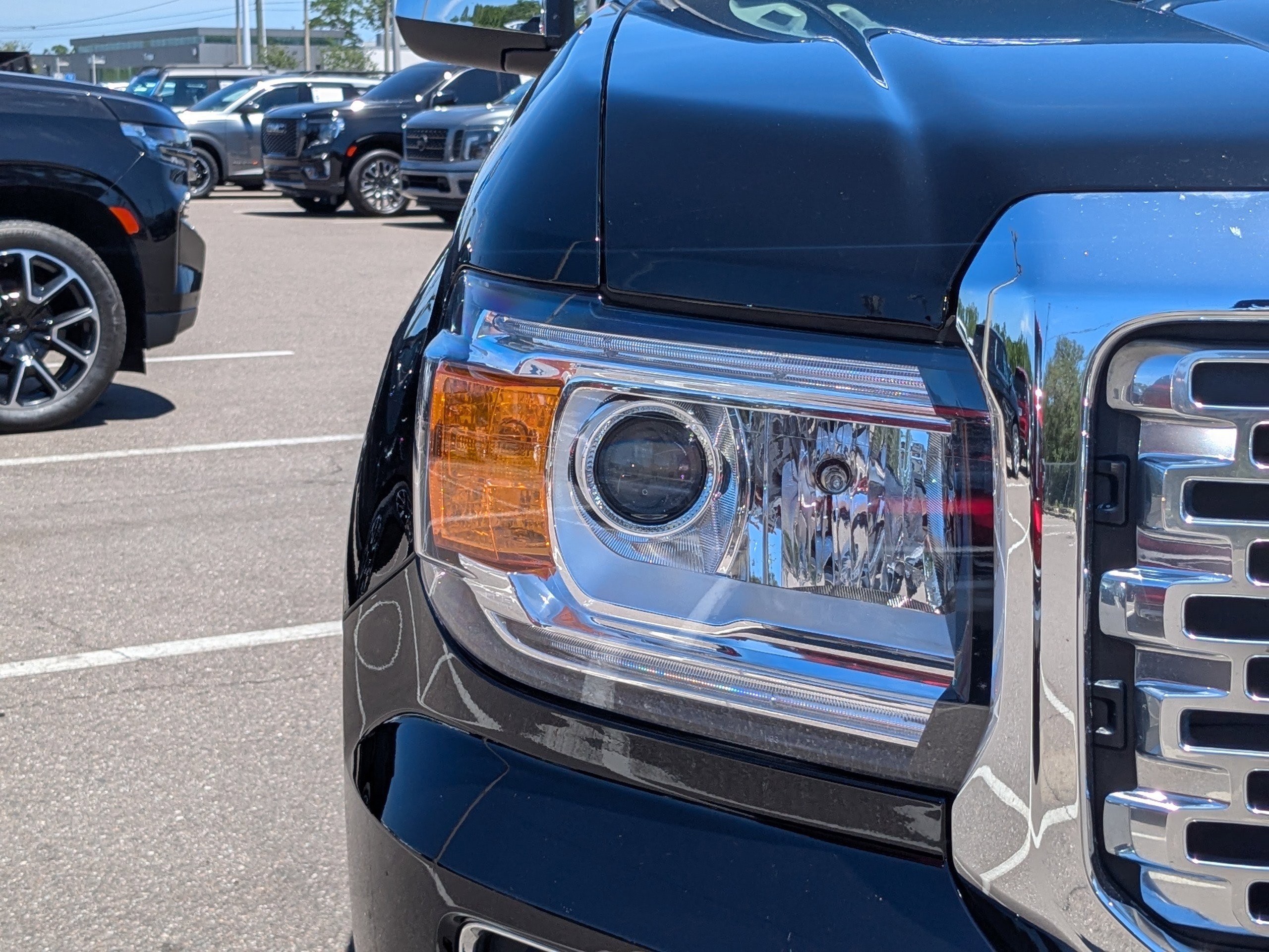 Used 2017 GMC Canyon Denali image 9