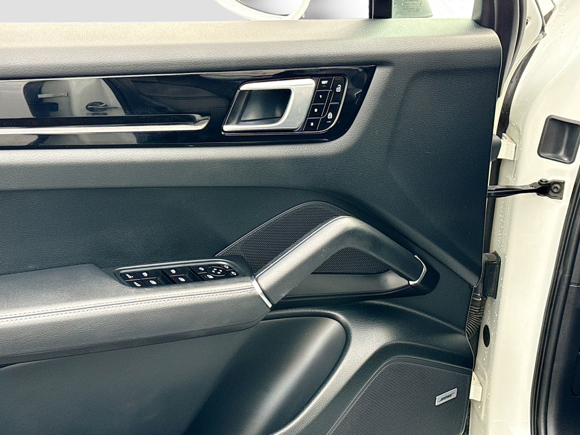 Used 2020 Porsche Cayenne image 8