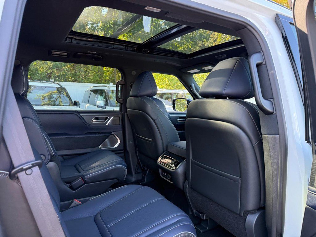 New 2027 INFINITI QX80 Sensory AWD/4WD image 6