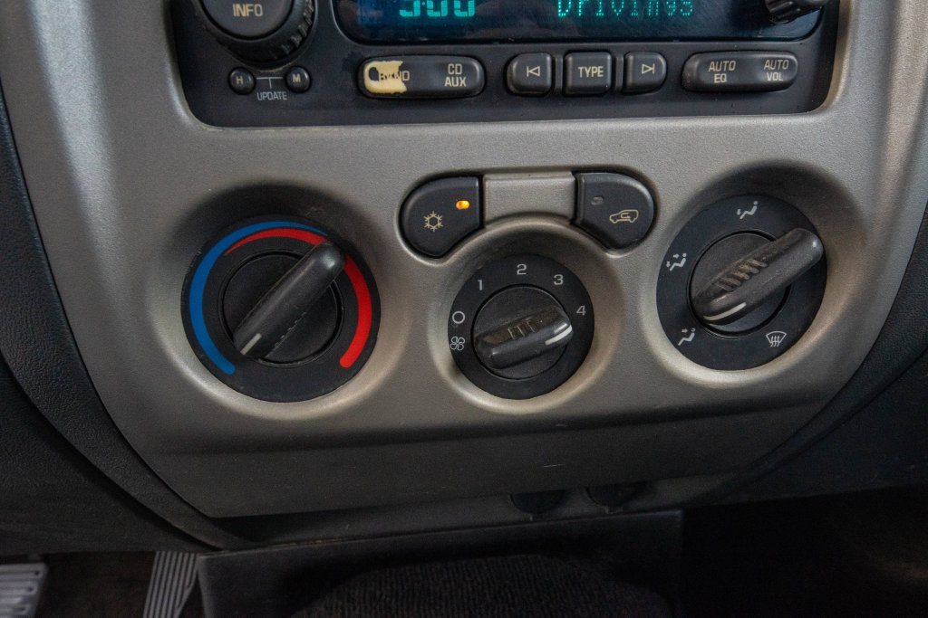 Used 2005 Chevrolet Colorado LS w/ Safe And Sound Package RWD image 17