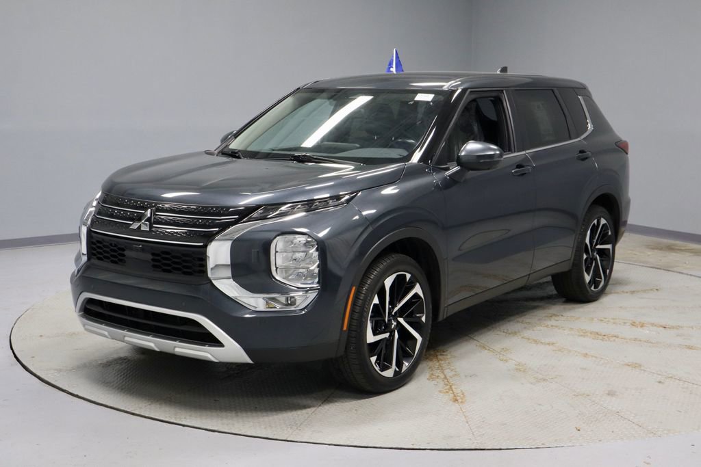 Used 2024 Mitsubishi Outlander SE image 9