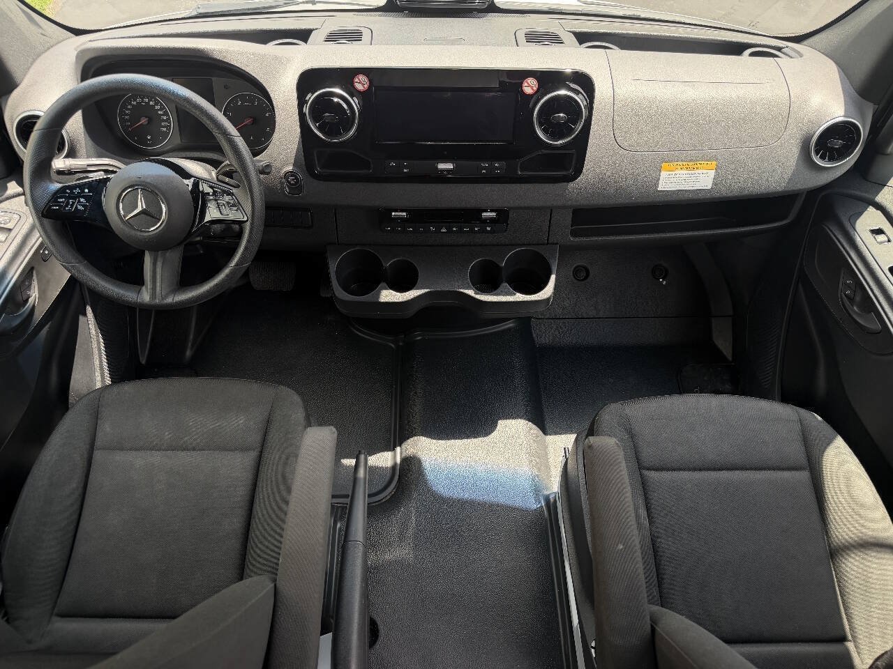 Used 2025 Mercedes-Benz Sprinter 2500 image 8