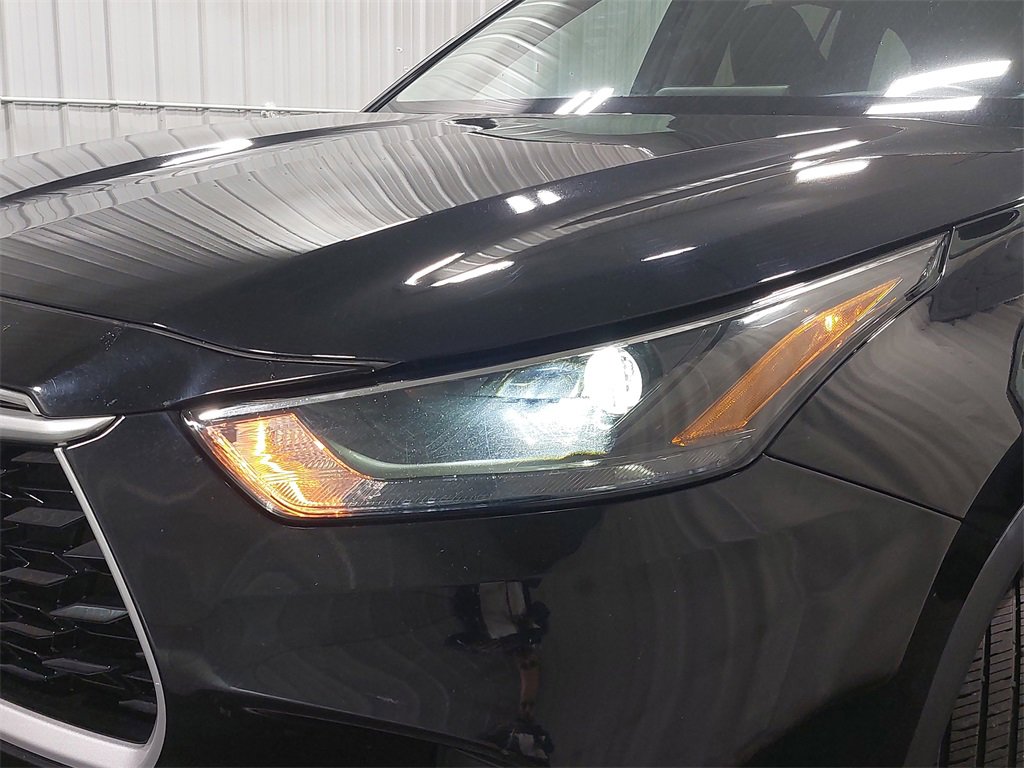 Used 2023 Toyota Highlander LE image 32