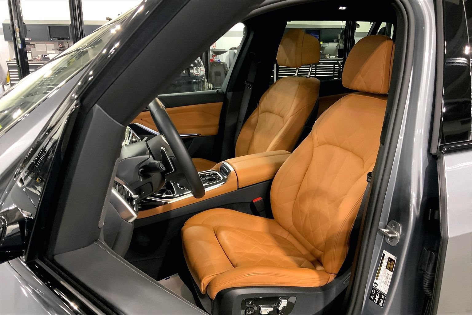 Used 2026 BMW X7 xDrive40i w/ M Sport Package AWD/4WD image 7