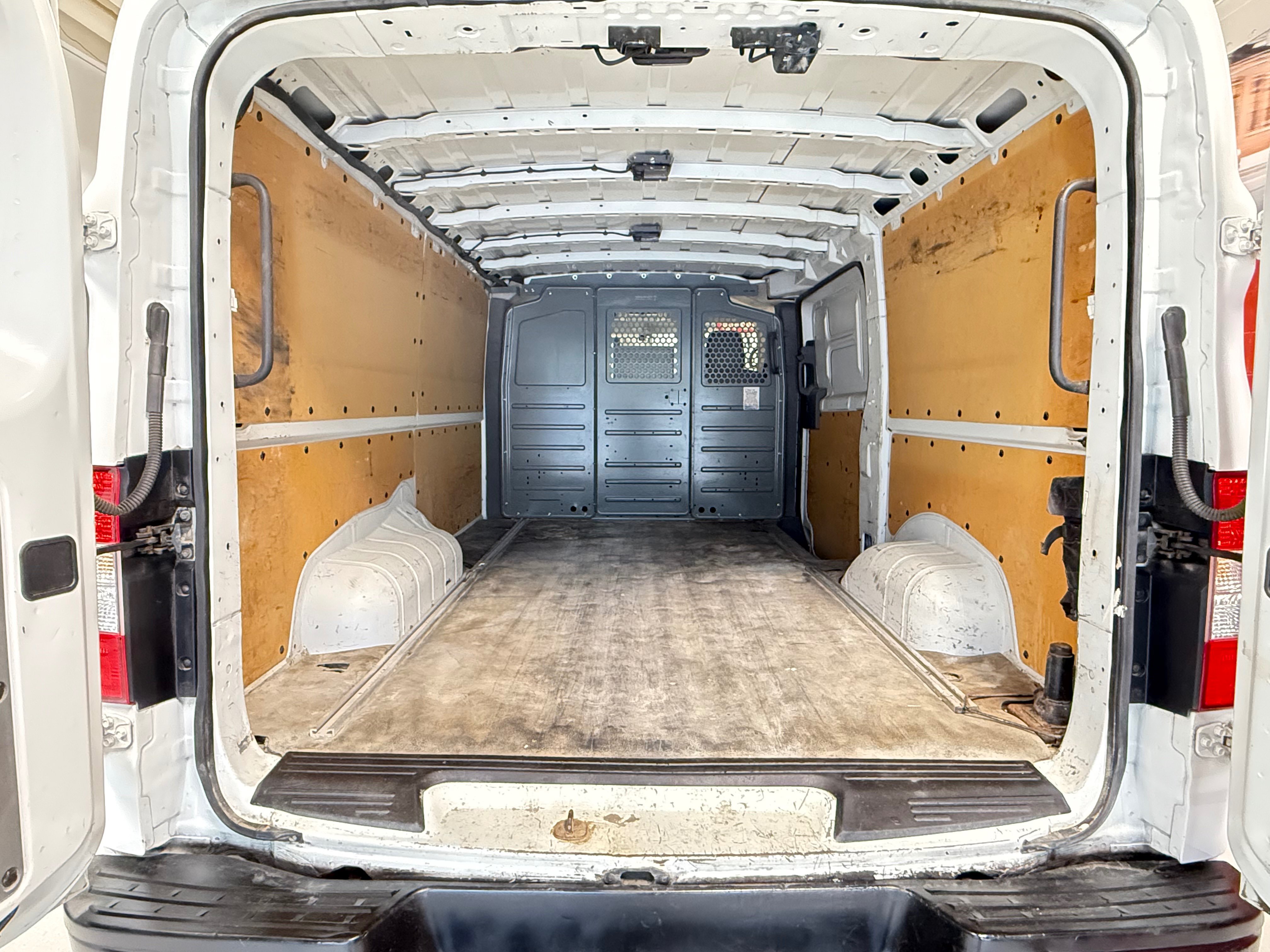 Used 2016 Nissan NV 2500 SV RWD image 6