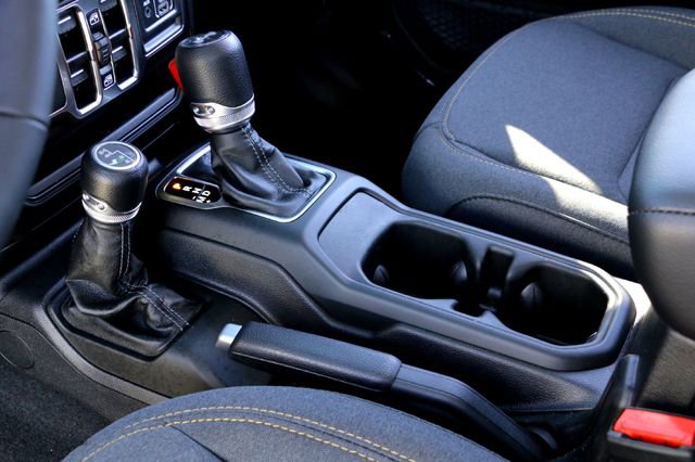 Used 2025 Jeep Wrangler Sport S image 18