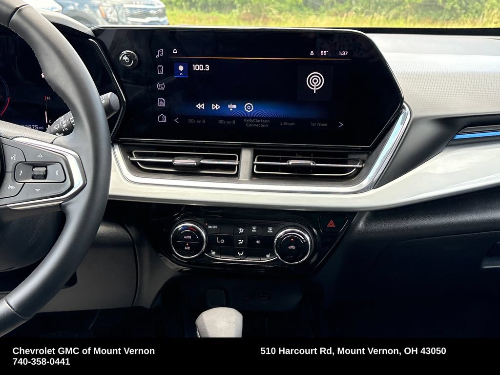 Used 2025 Chevrolet Trax LT w/ LT Convenience Package FWD image 20