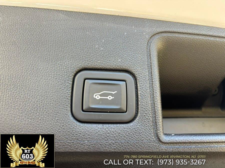 Used 2023 GMC Terrain SLT FWD image 8