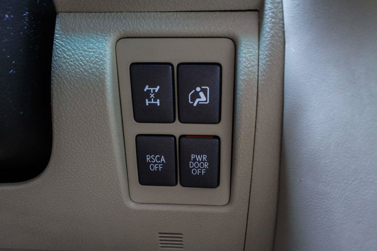 Used 2011 Lexus LX 570 4WD w/ Luxury Pkg image 42
