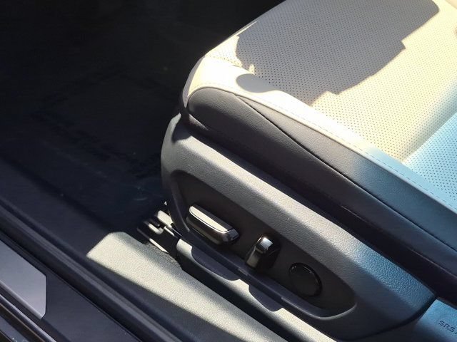 Used 2025 Lexus ES 300h w/ Premium Package FWD image 12