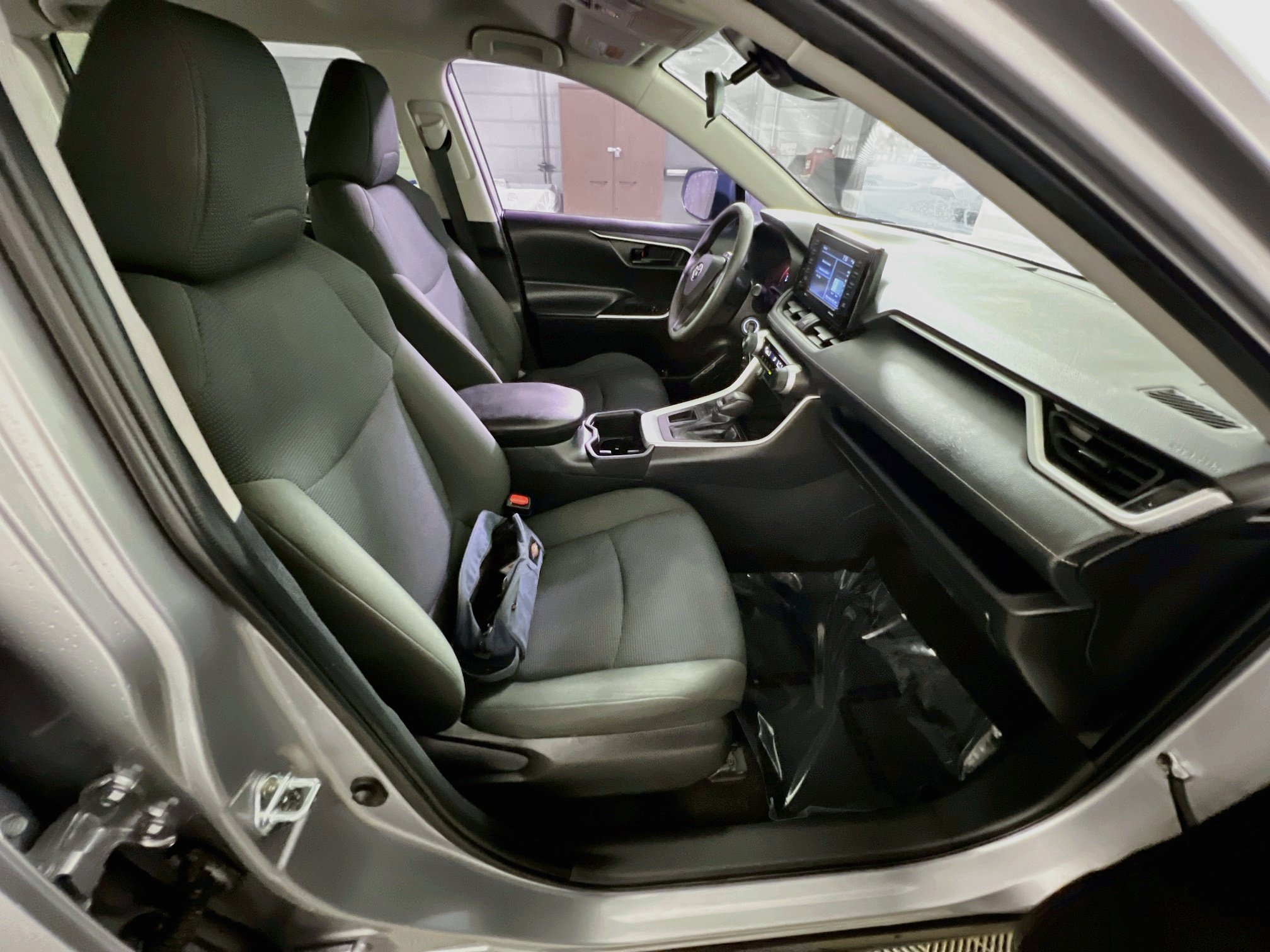 Used 2022 Toyota RAV4 LE FWD image 31