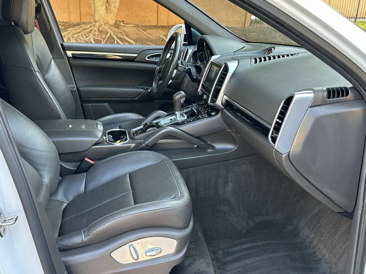 Used 2016 Porsche Cayenne AWD/4WD image 23