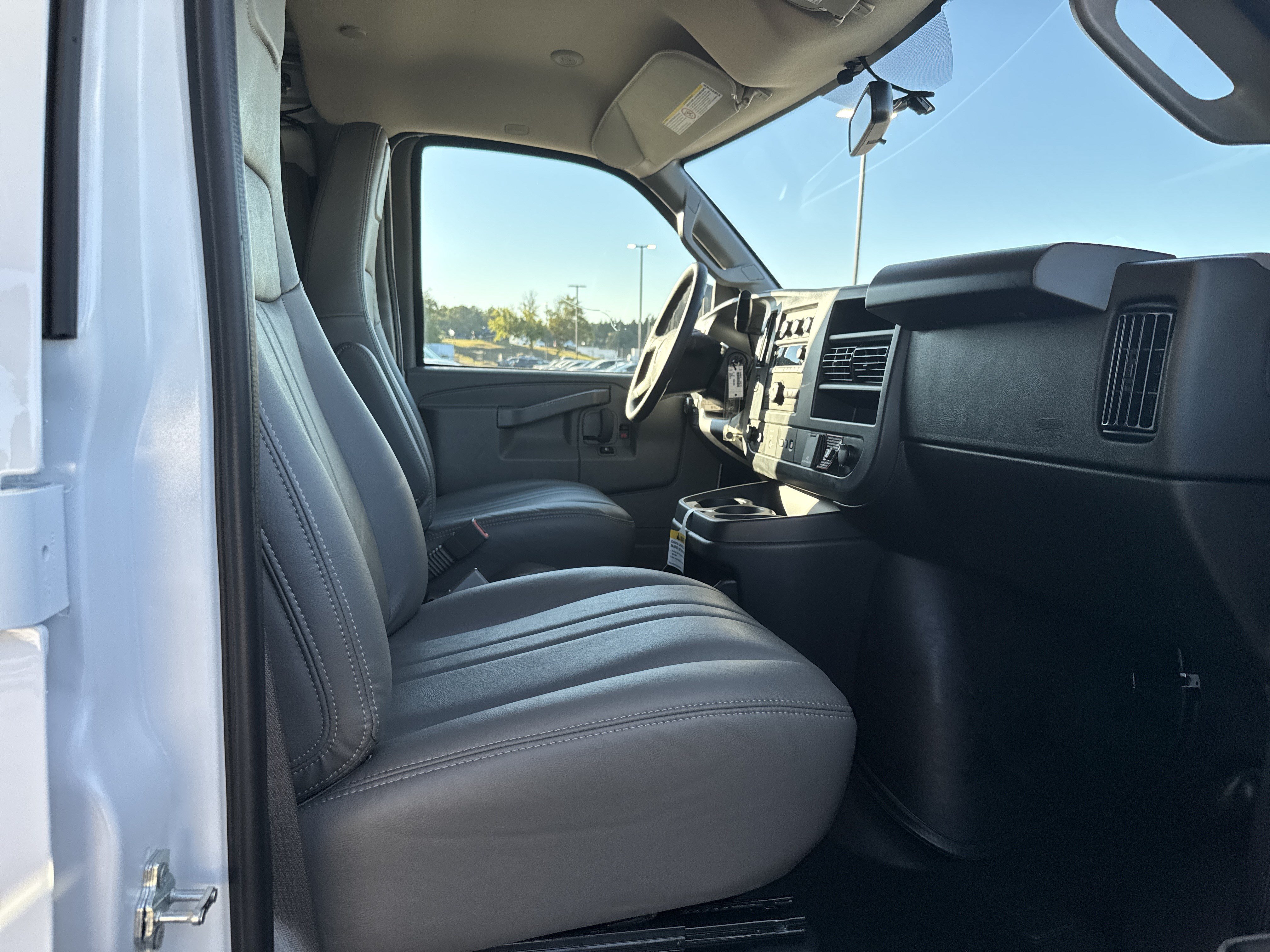 New 2025 GMC Savana 2500 w/ Driver Convenience Package RWD image 27