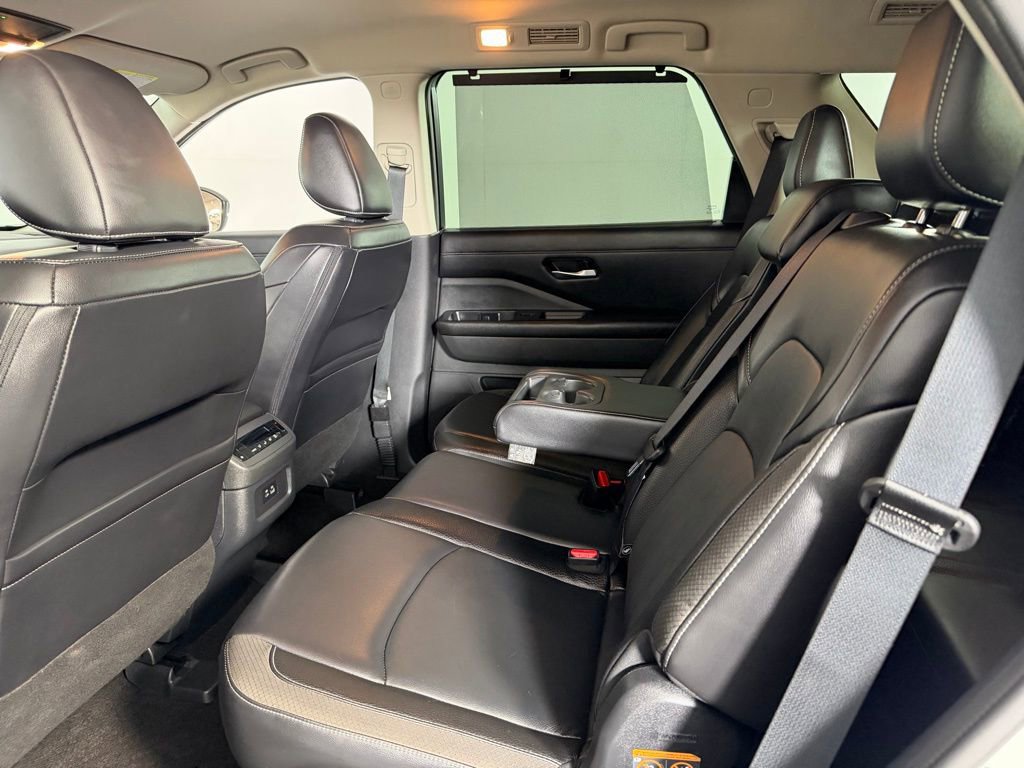 Used 2024 Nissan Pathfinder SL image 24
