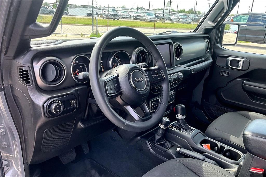 Used 2023 Jeep Gladiator Willys image 16
