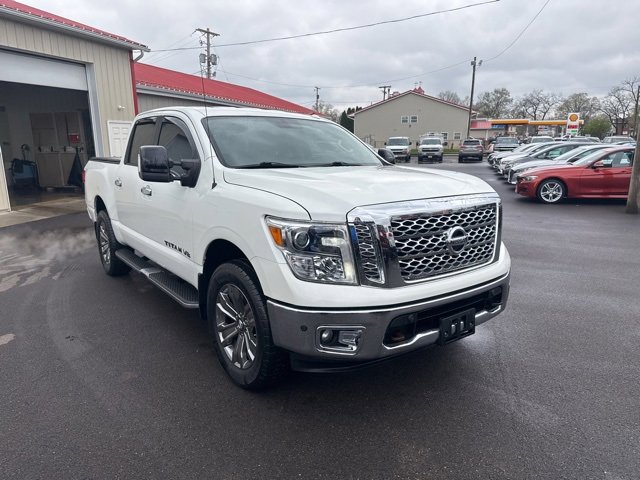 Used 2018 Nissan Titan SL w/ Chrome Package image 2