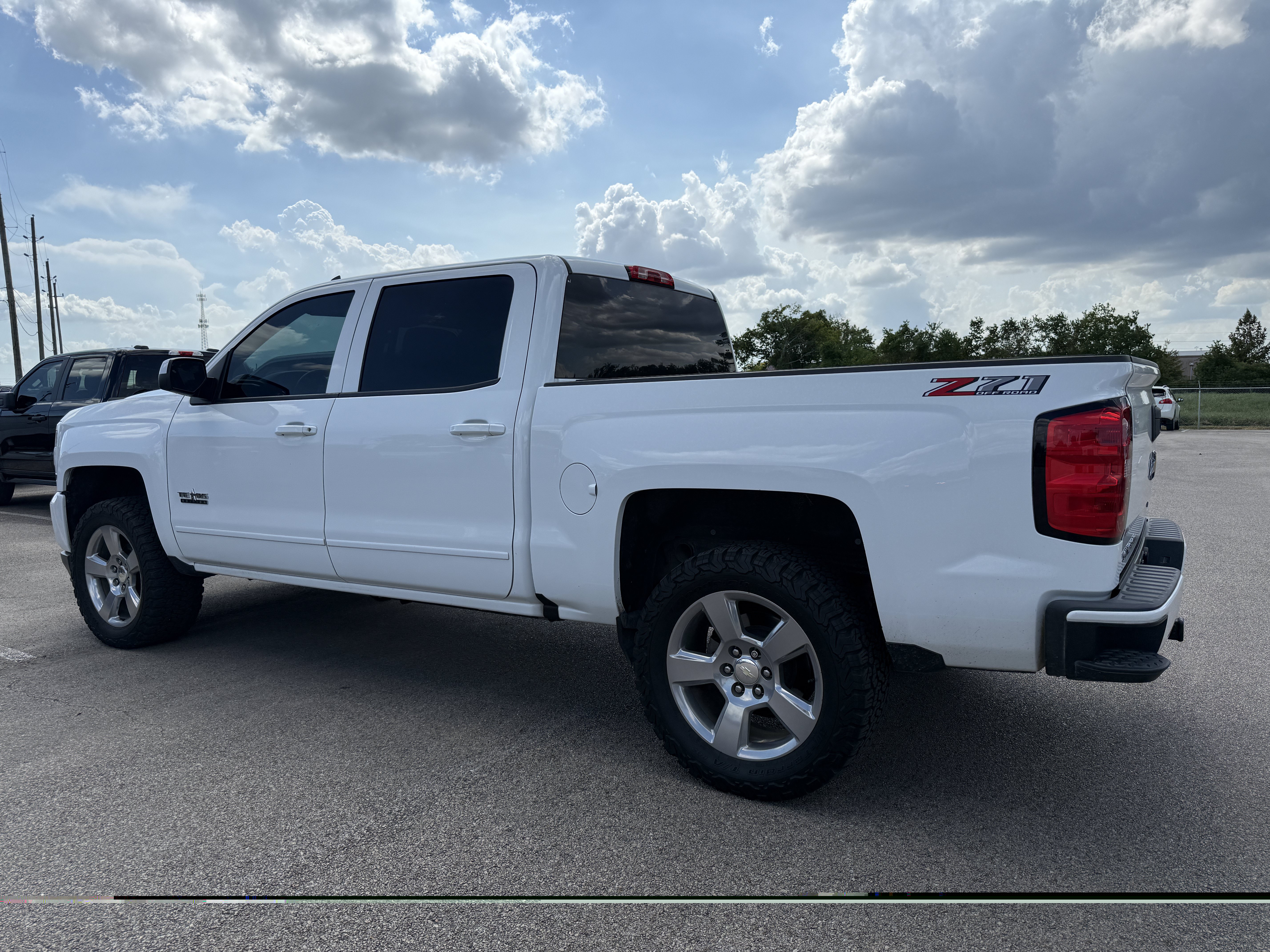 Used 2018 Chevrolet Silverado 1500 LT w/ Texas Edition AWD/4WD image 3