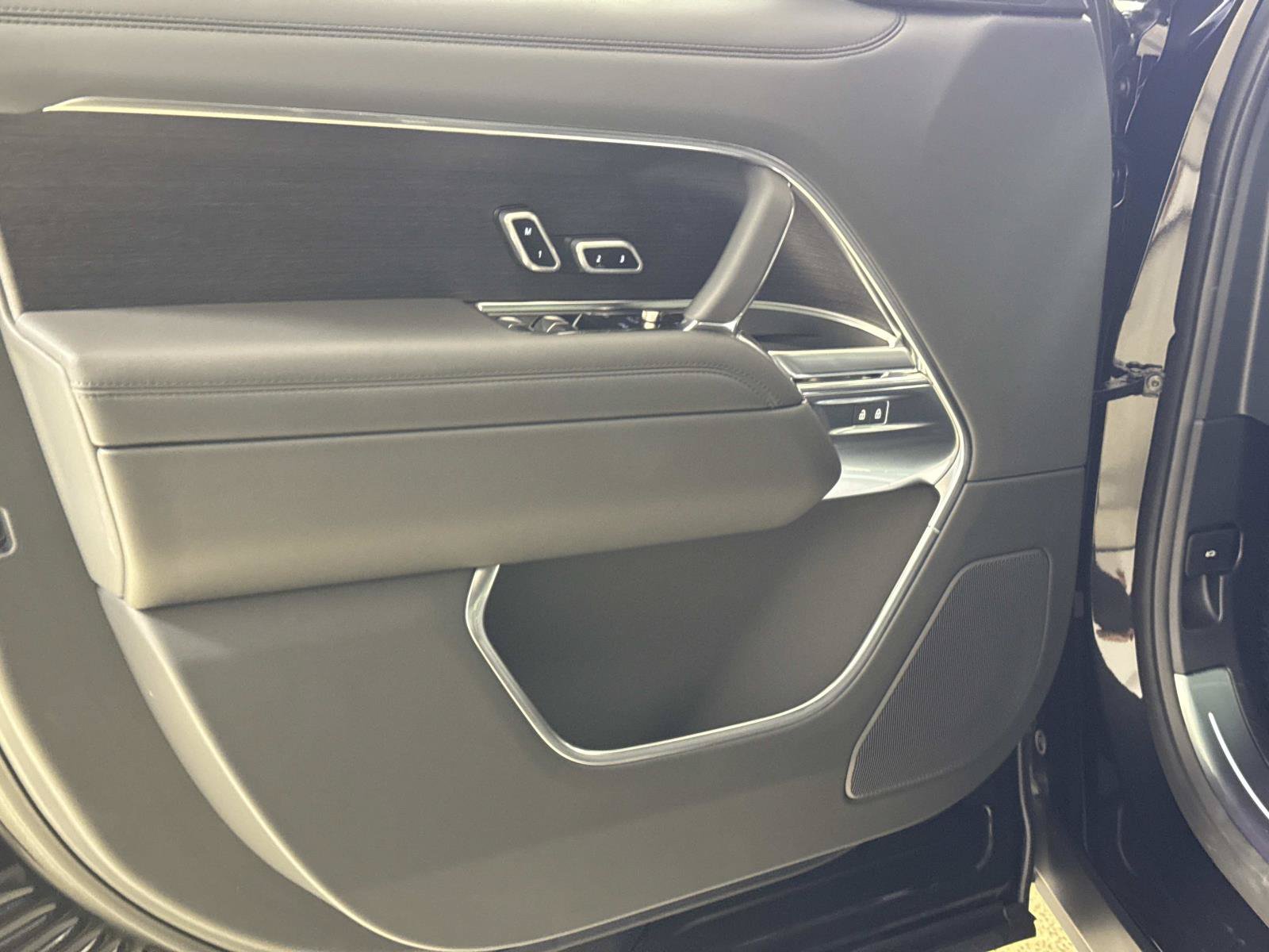 New 2027 Land Rover Range Rover SE AWD/4WD image 18