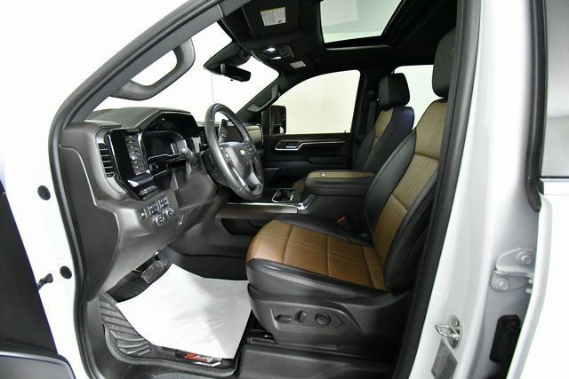 Used 2024 Chevrolet Silverado 3500 High Country w/ Technology Package image 5