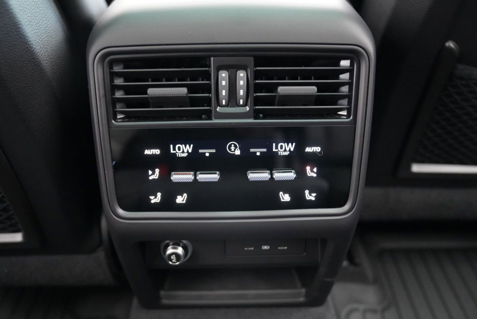 Used 2025 Porsche Cayenne GTS AWD/4WD image 26