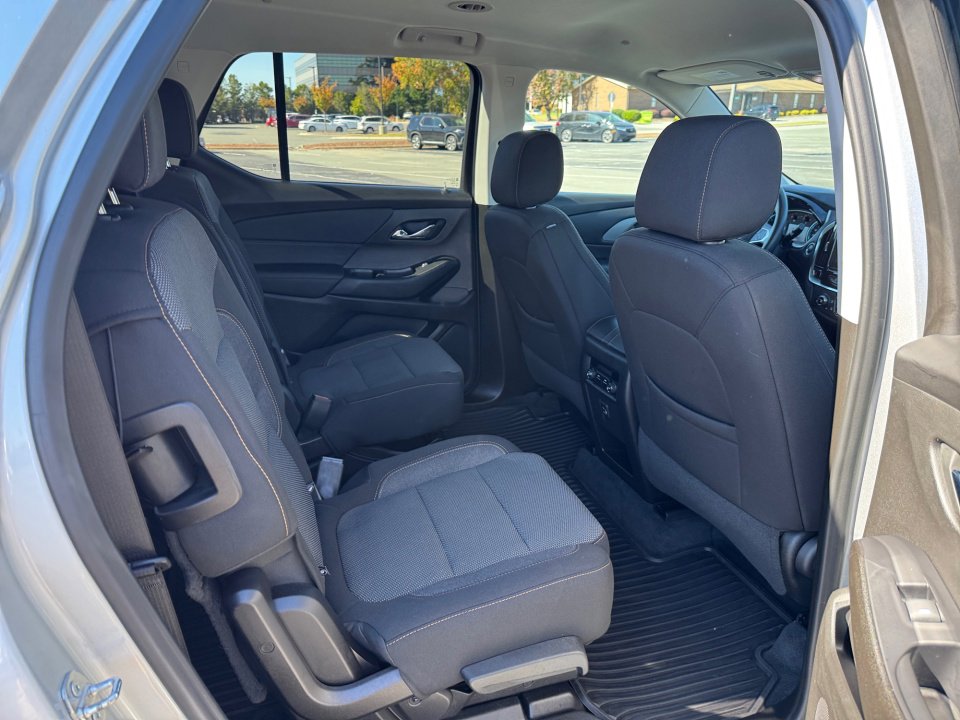 Used 2021 Chevrolet Traverse LT image 33