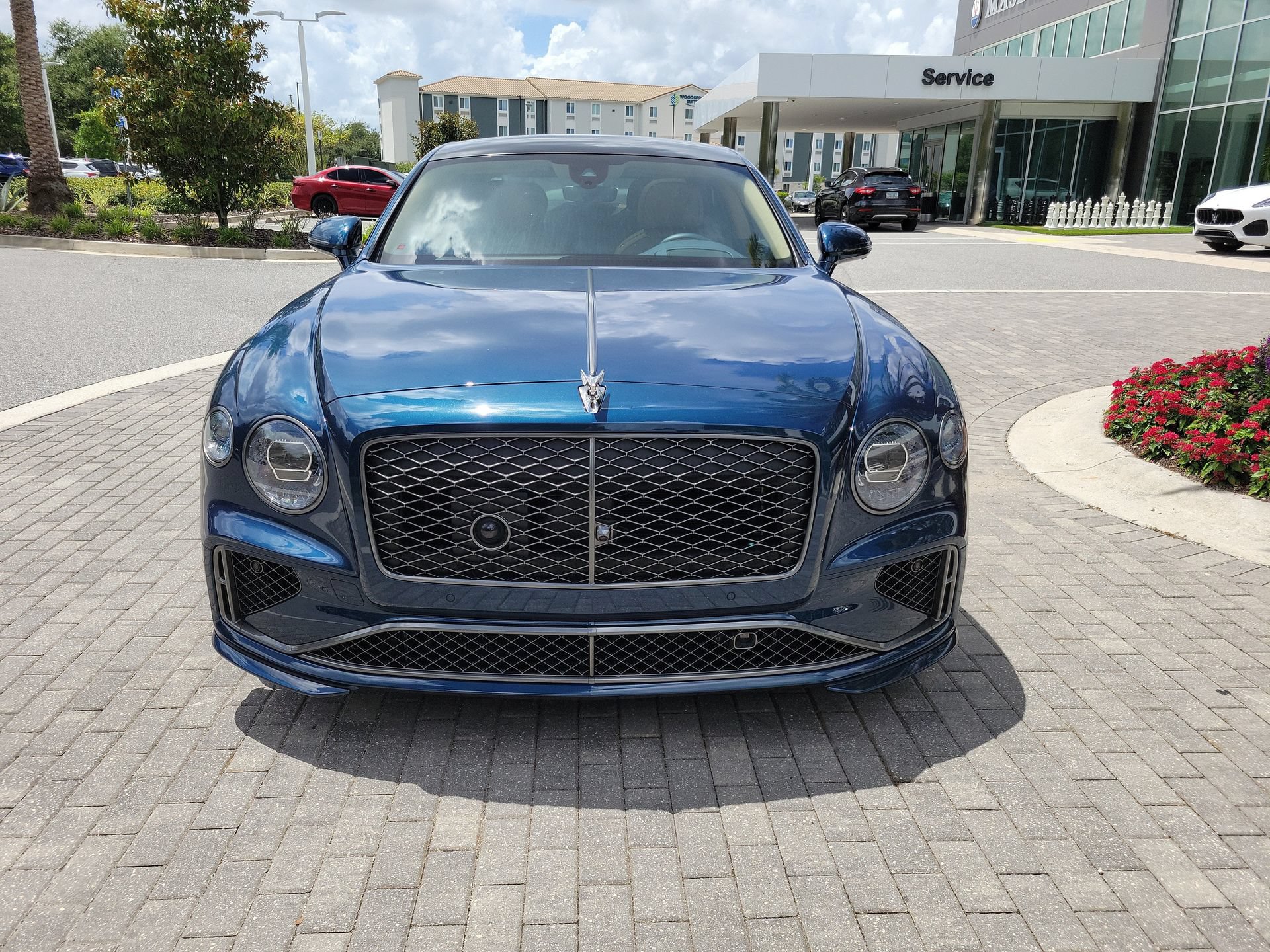 Used 2025 Bentley Flying Spur Plug-In Hybrid AWD/4WD image 11