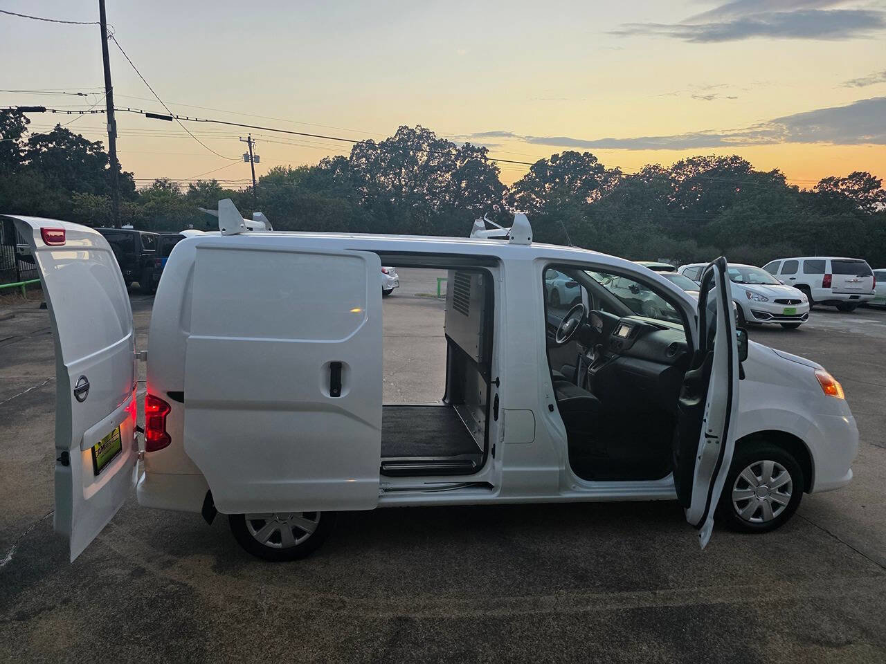 Used 2017 Nissan NV200 SV w/ Technology Package image 40