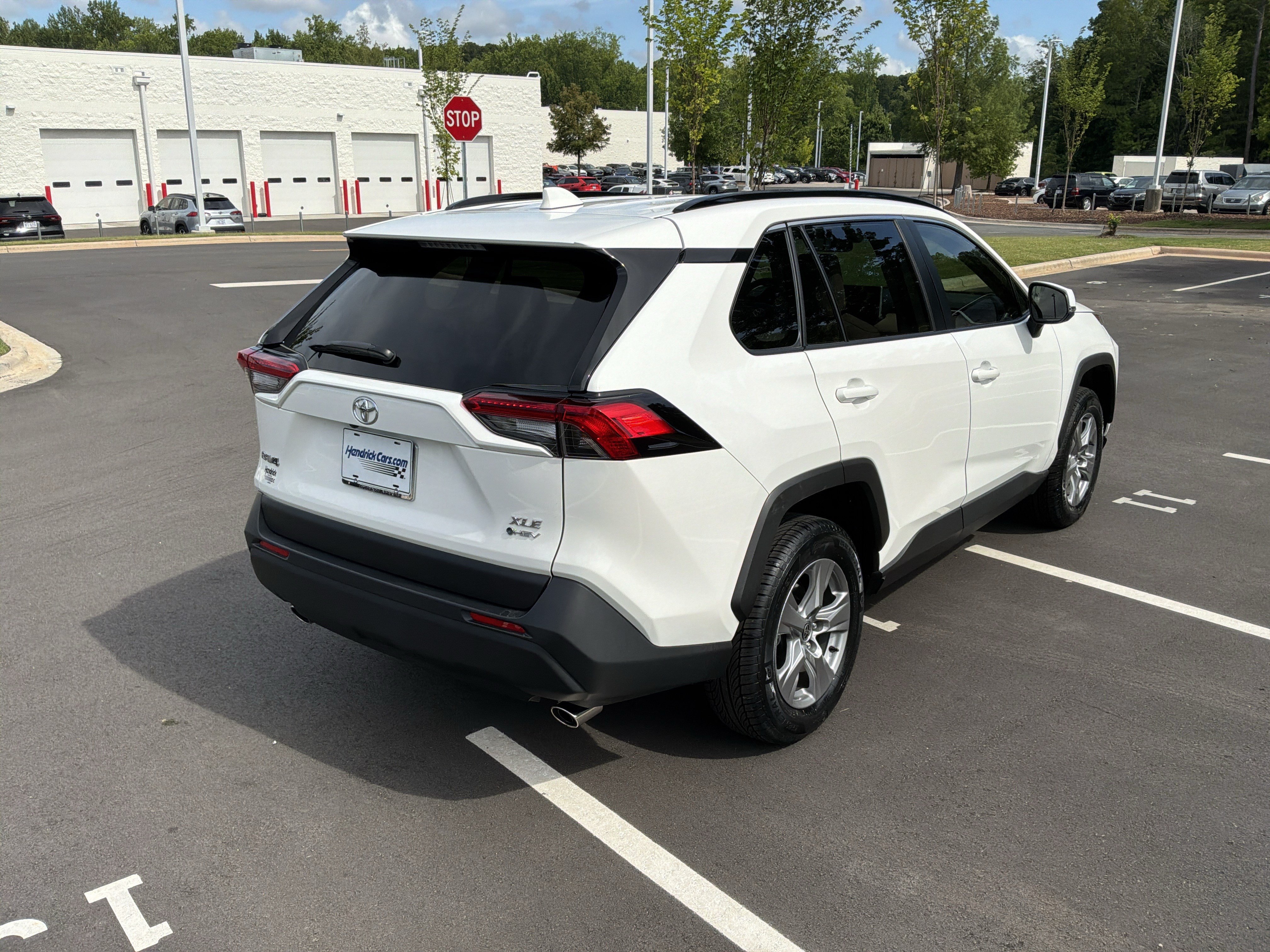 Used 2025 Toyota RAV4 XLE AWD/4WD image 10