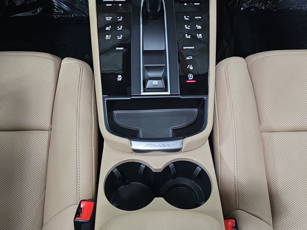 Certified 2025 Porsche Macan image 20