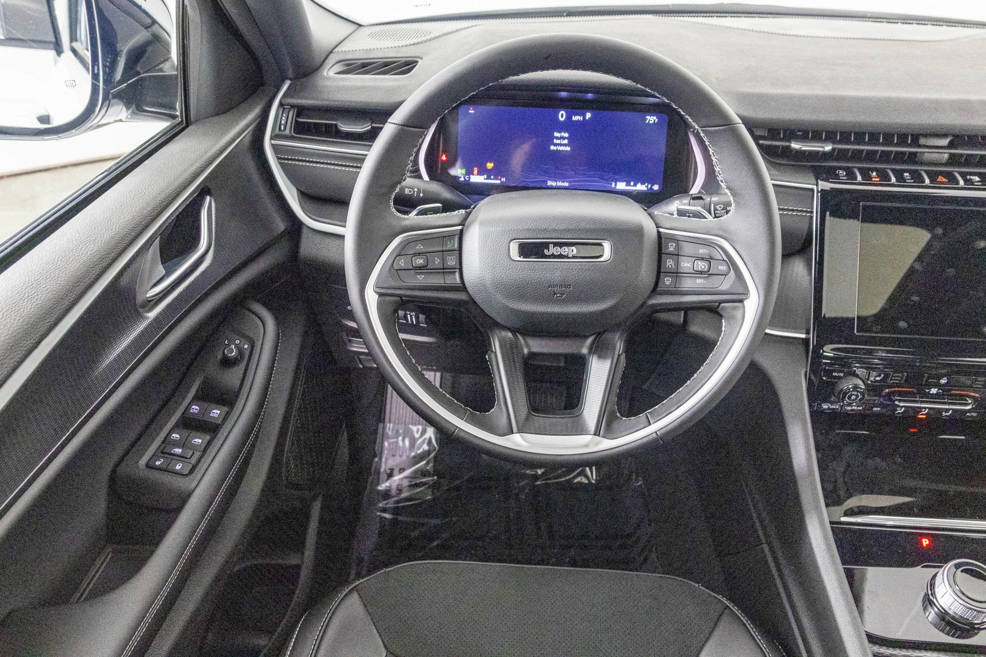 New 2025 Jeep Grand Cherokee L Altitude image 32