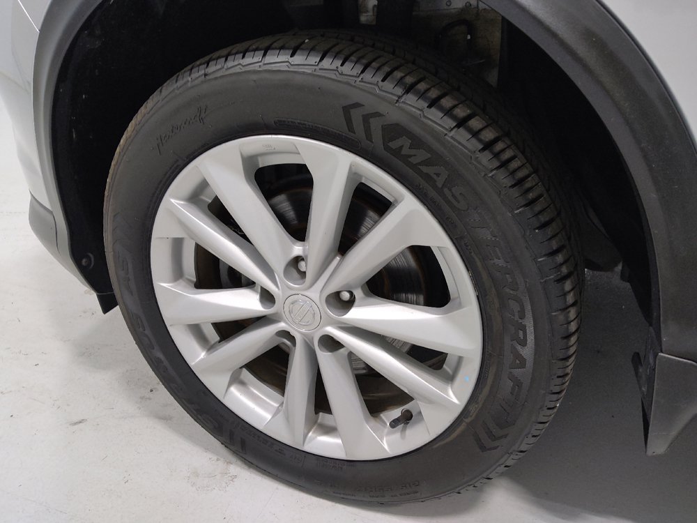 Used 2017 Nissan Rogue Sport SV w/ SV Premium Package AWD/4WD image 31