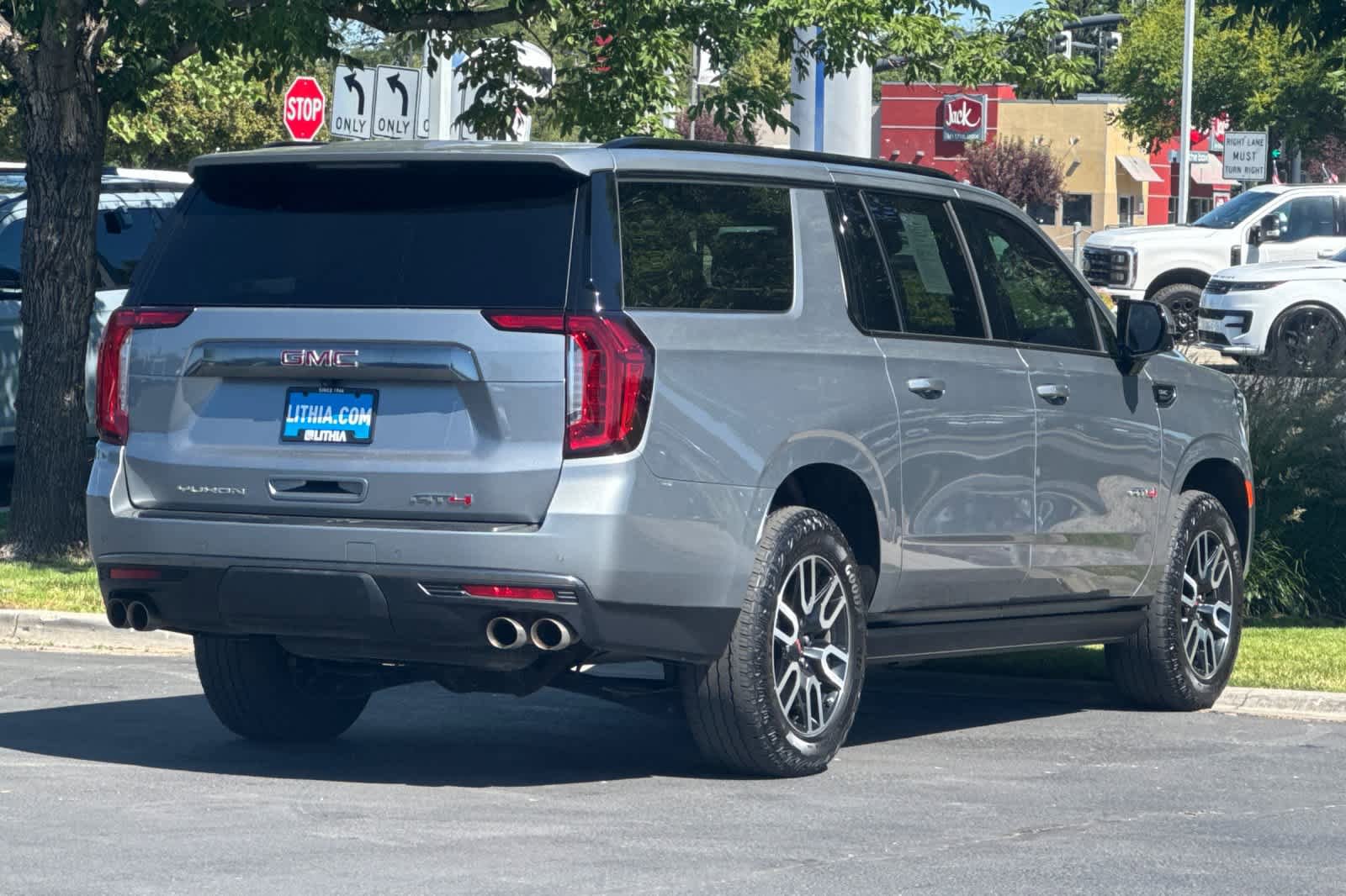 Used 2023 GMC Yukon XL AT4 w/ AT4 Premium Plus Package AWD/4WD image 2