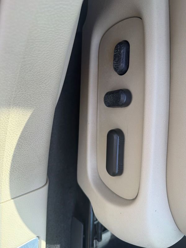 Used 2018 Ford Taurus Limited image 13