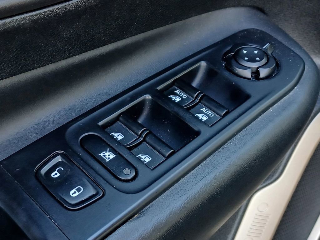 Used 2016 Jeep Renegade Limited AWD/4WD image 12