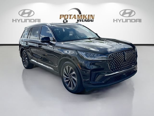 Used 2025 Lincoln Aviator 2WD image 3
