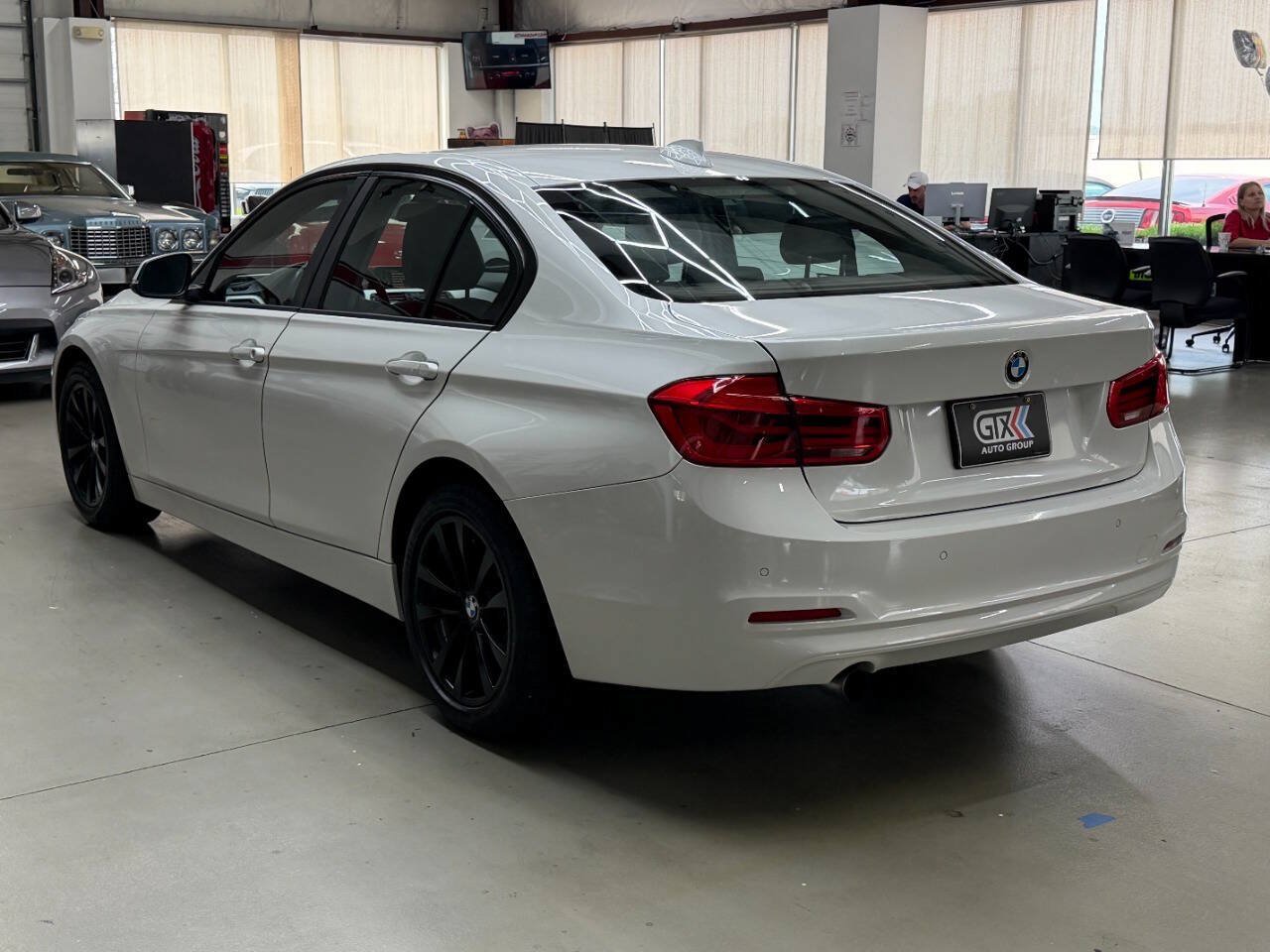 Used 2016 BMW 320i xDrive Sedan AWD/4WD image 4