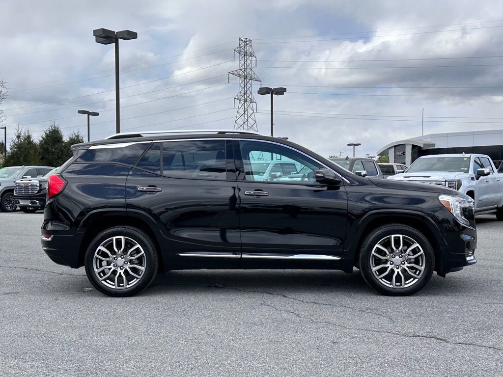 Used 2023 GMC Terrain Denali w/ Denali Premium Package AWD/4WD image 3