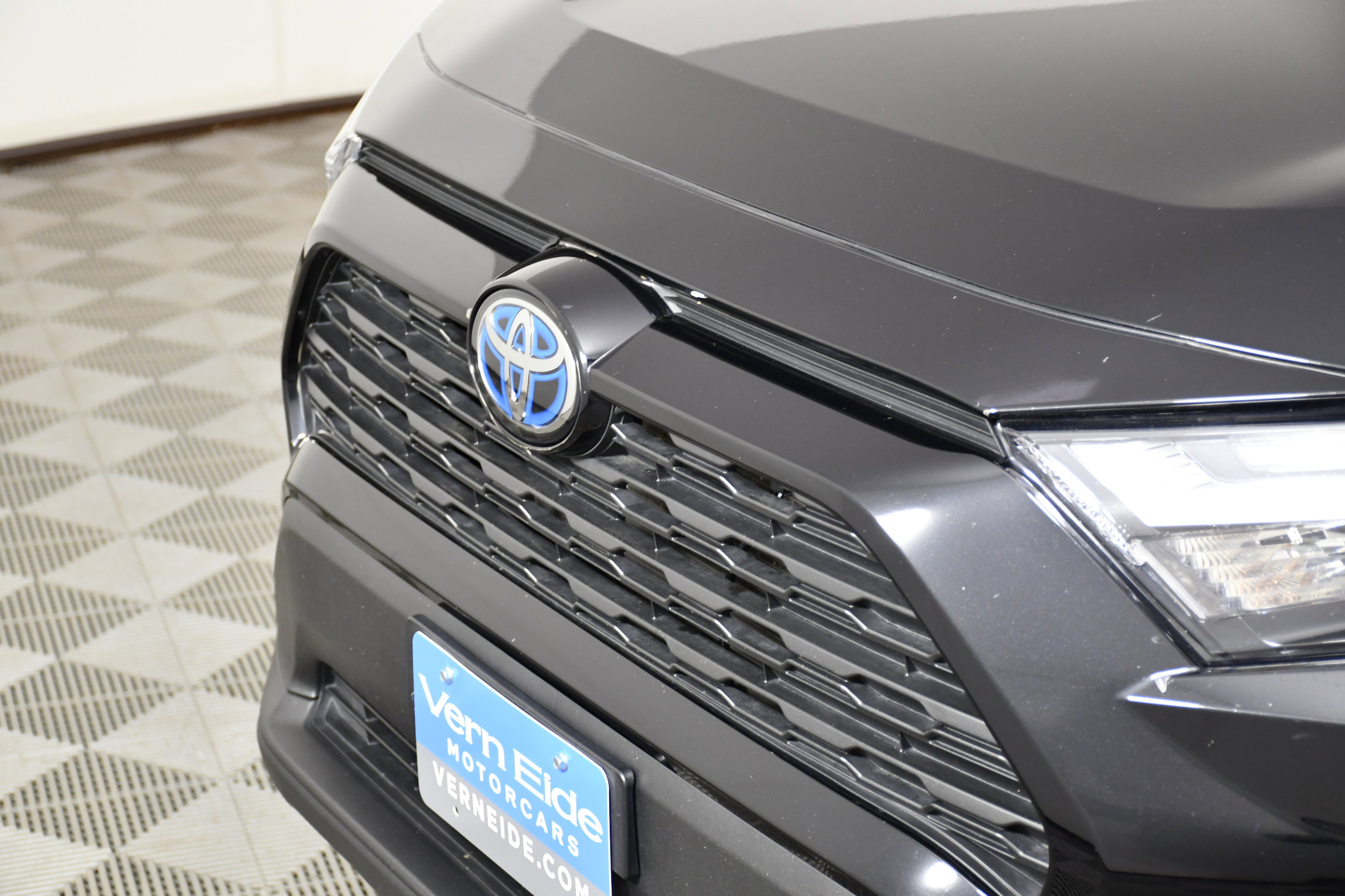 Used 2024 Toyota RAV4 LE AWD/4WD image 11