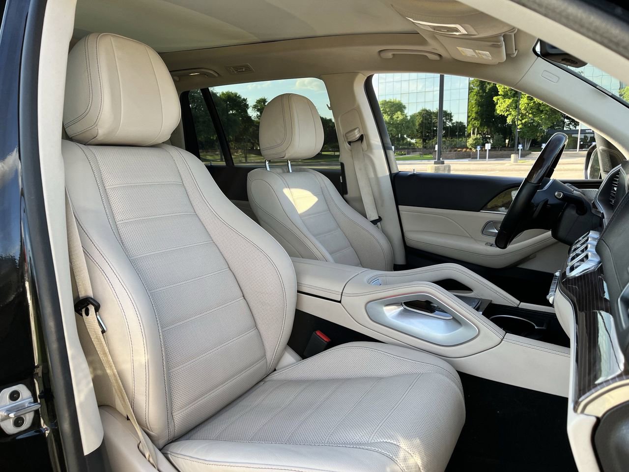 Used 2023 Mercedes-Benz GLS 580 4MATIC image 25
