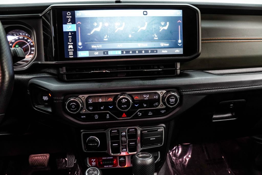 Used 2024 Jeep Gladiator Mojave AWD/4WD image 22