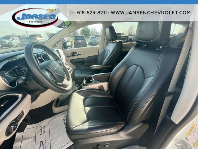 Used 2024 Chrysler Pacifica Touring-L FWD image 18