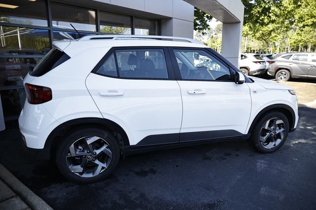 Used 2025 Hyundai Venue SEL FWD image 7