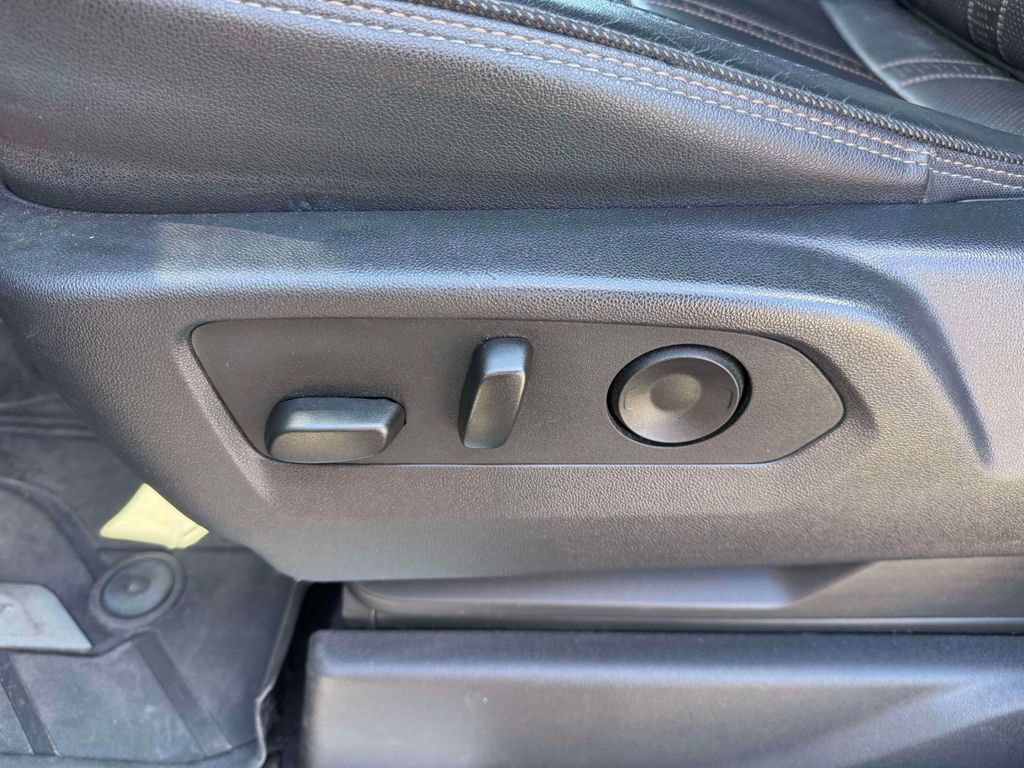 Used 2025 Chevrolet Silverado 3500 High Country AWD/4WD image 17