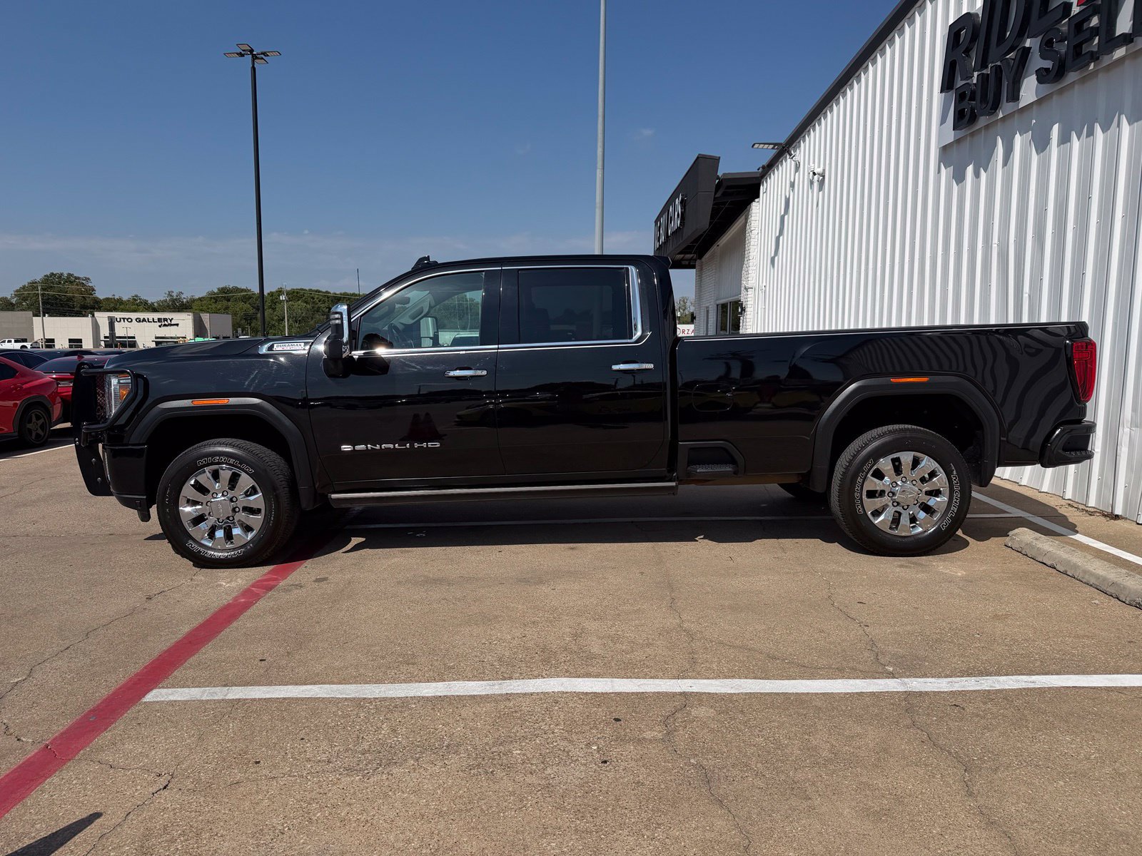 Used 2021 GMC Sierra 2500 Denali w/ Denali Ultimate Package AWD/4WD image 3