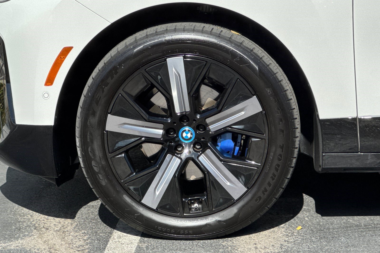 Certified 2024 BMW iX xDrive50 w/ Sport Package AWD/4WD image 39