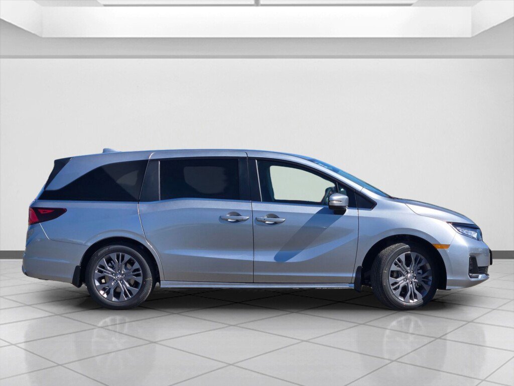 New 2026 Honda Odyssey Touring image 3
