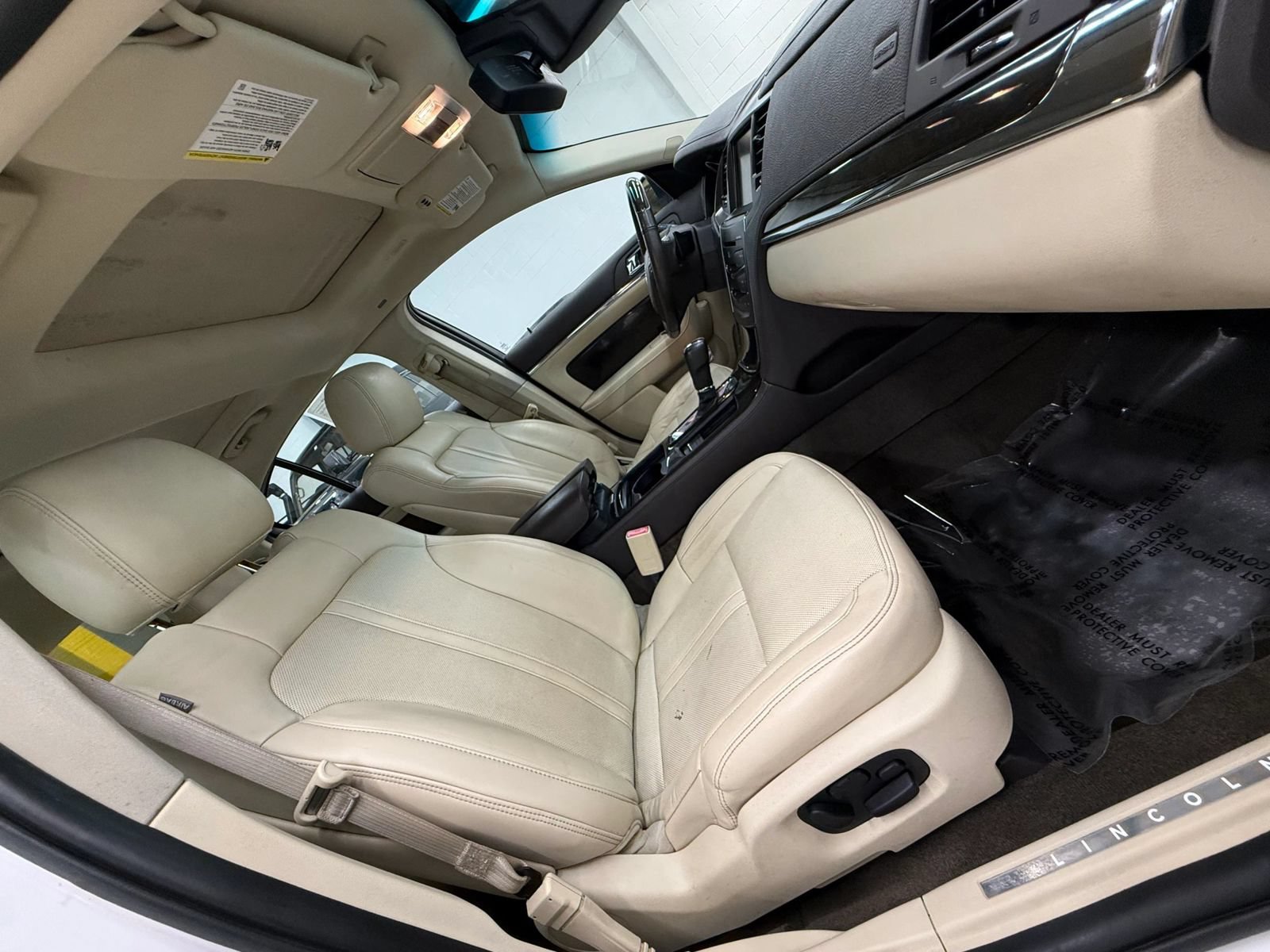 Used 2013 Lincoln MKS AWD image 23