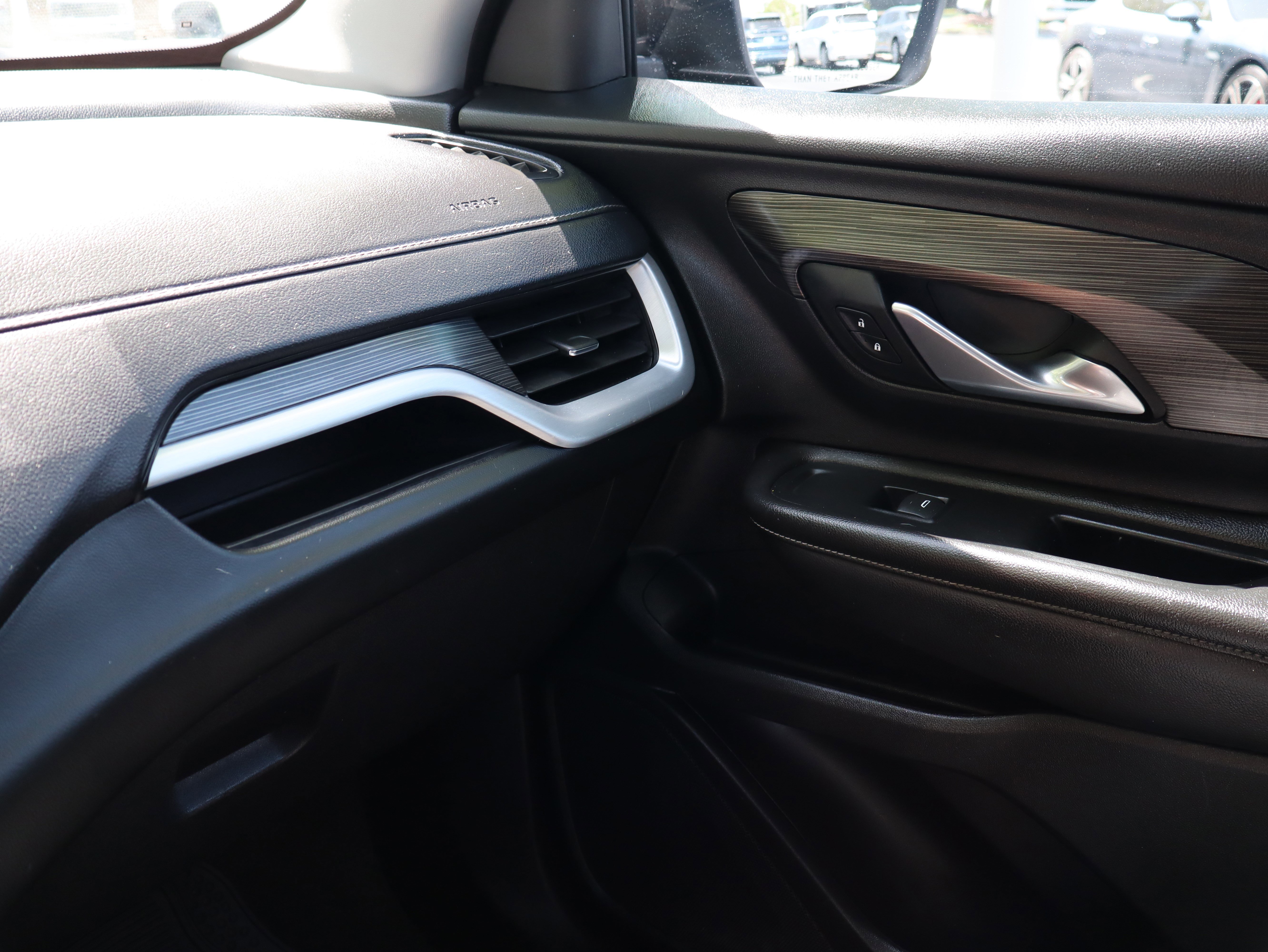 Used 2022 GMC Terrain SLE w/ Driver Convenience Package image 37