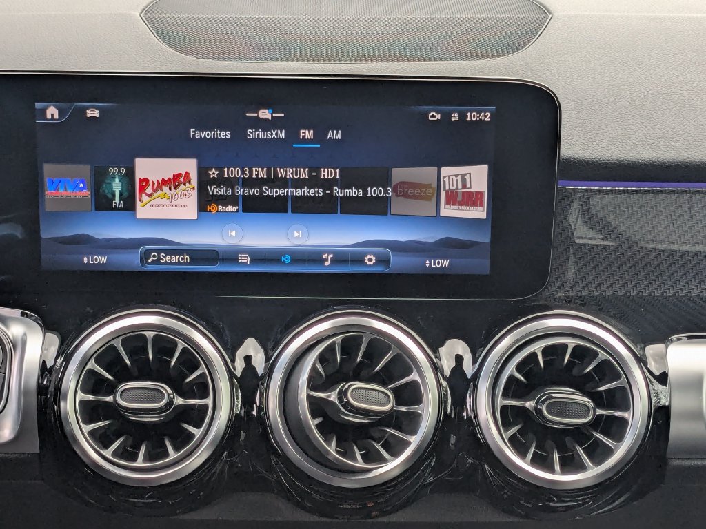 Used 2024 Mercedes-Benz GLB 250 image 5