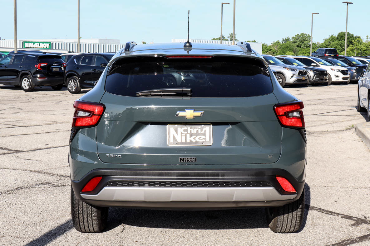 Used 2025 Chevrolet Trax LT FWD image 5